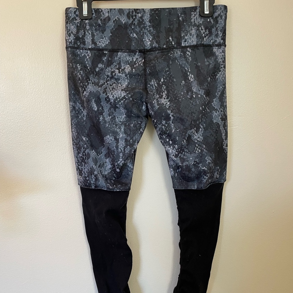 ALO | Goddess Leggings | Snake Print Black | Size XS - Picture 6 of 11